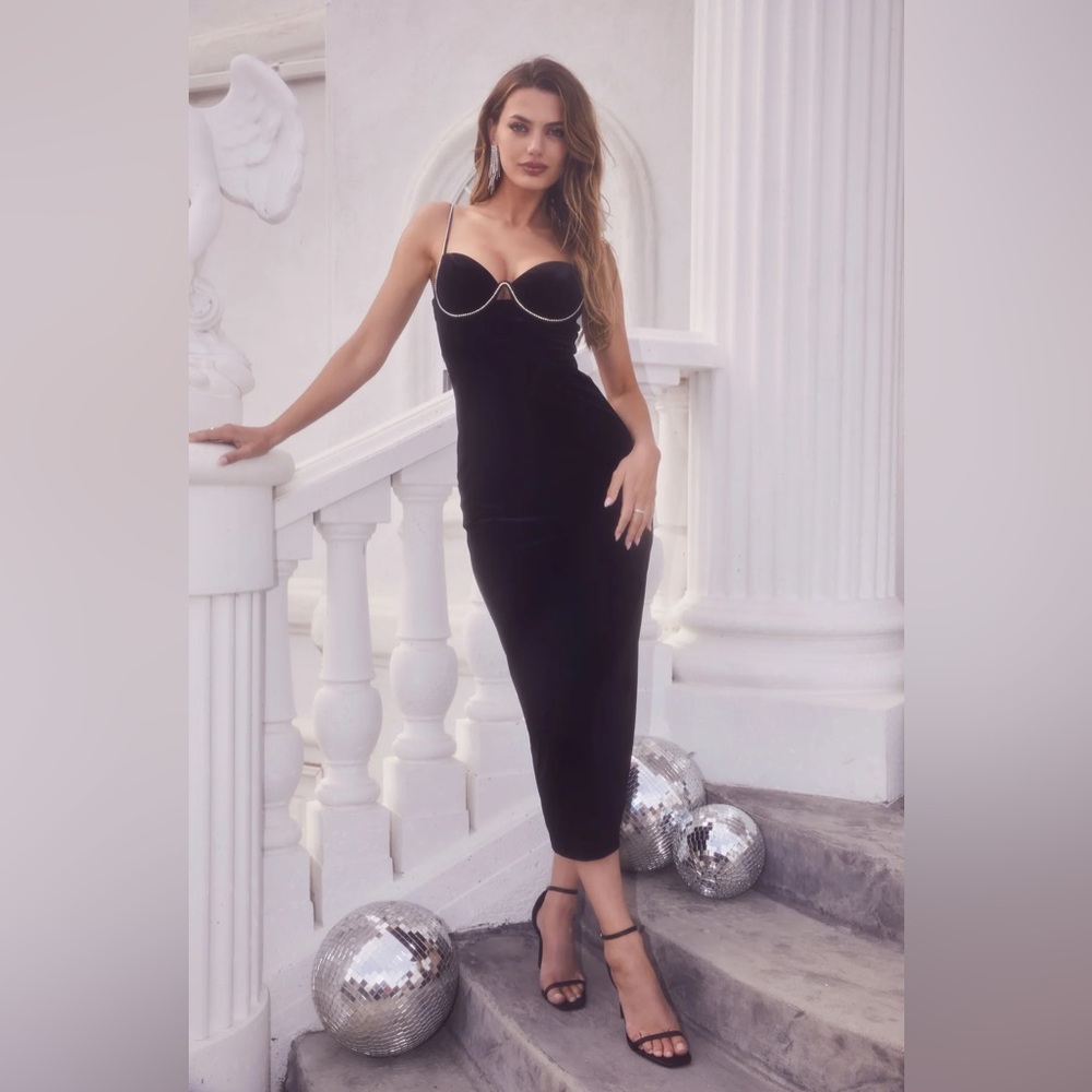 NWT ASTR the label EVALE VELVET RHINESTONE TRIM MIDI DRESS